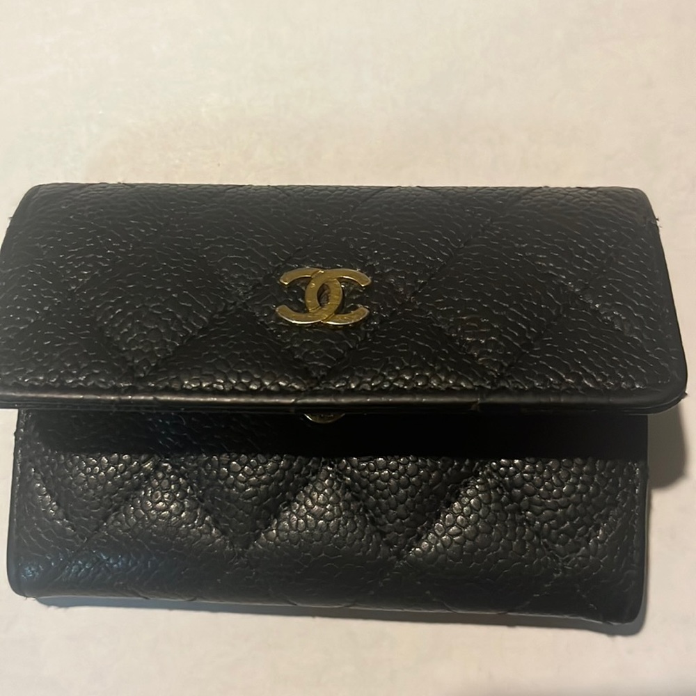Chanel wallet unisex.